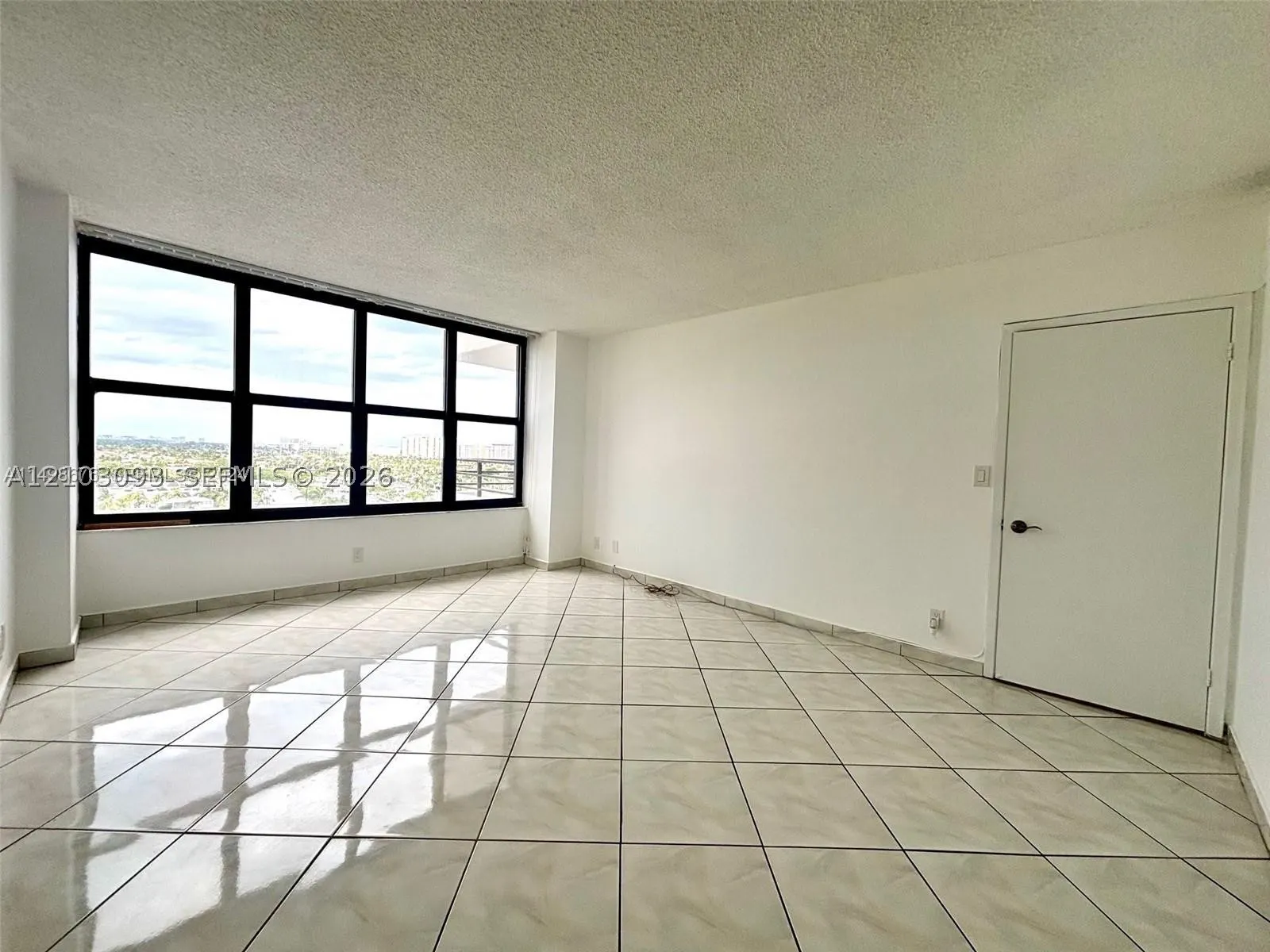 2500 Parkview Dr #1208