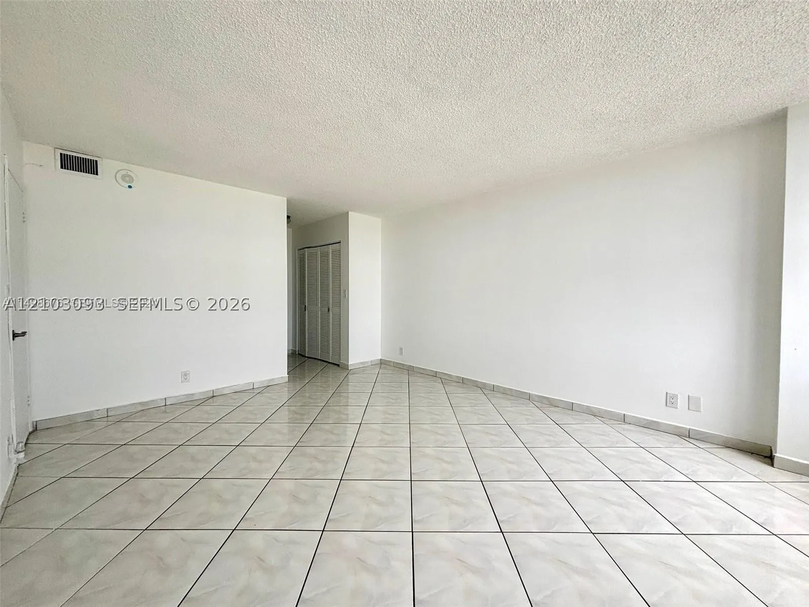 2500 Parkview Dr #1208