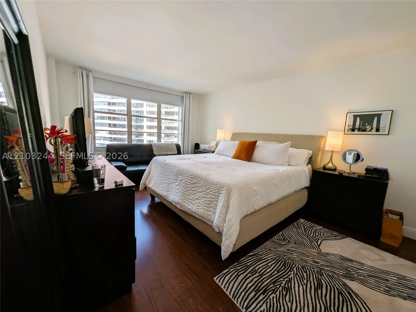 5161 Collins Ave #711