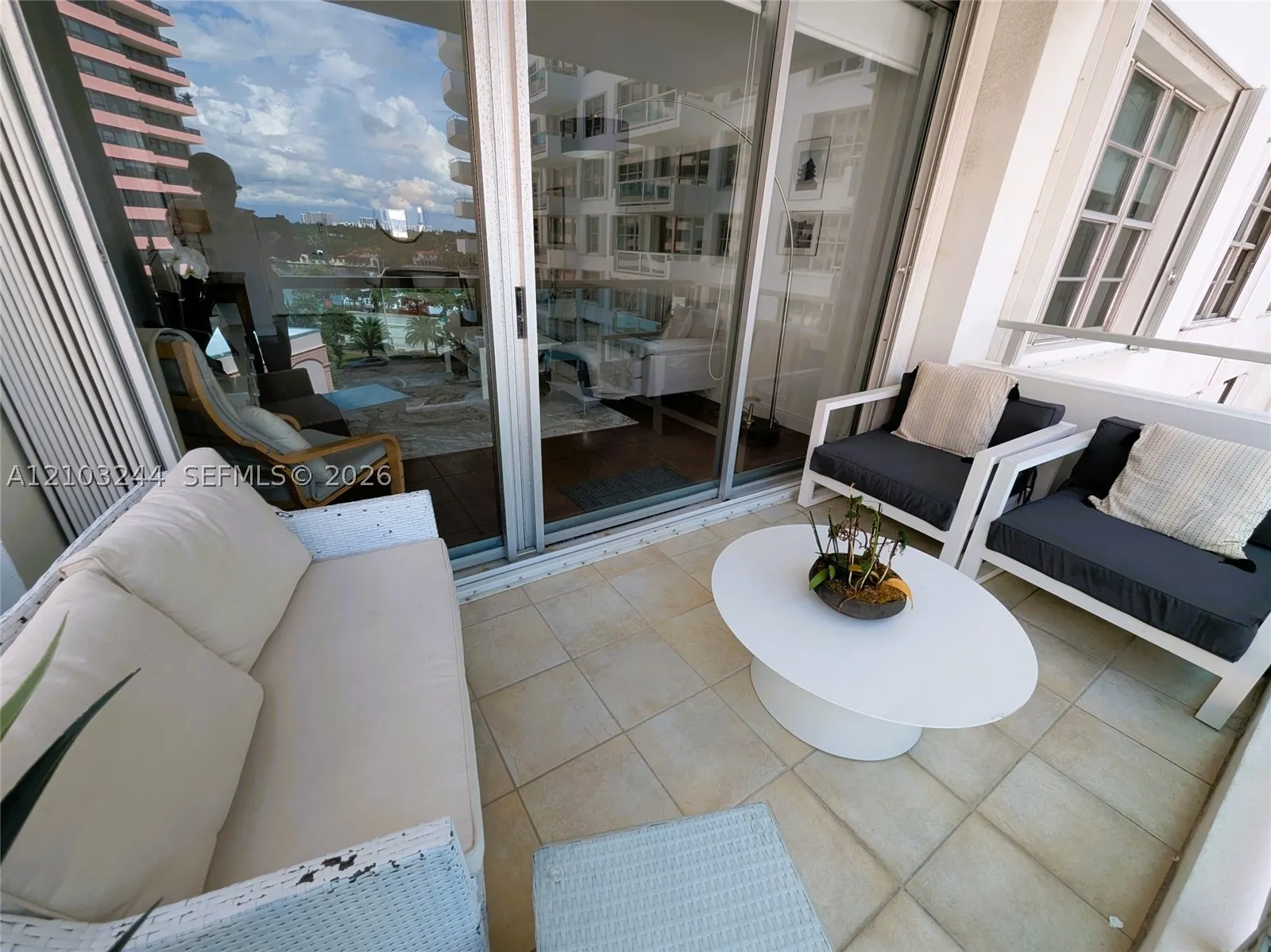 5161 Collins Ave #711