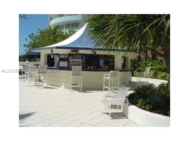5161 Collins Ave #711