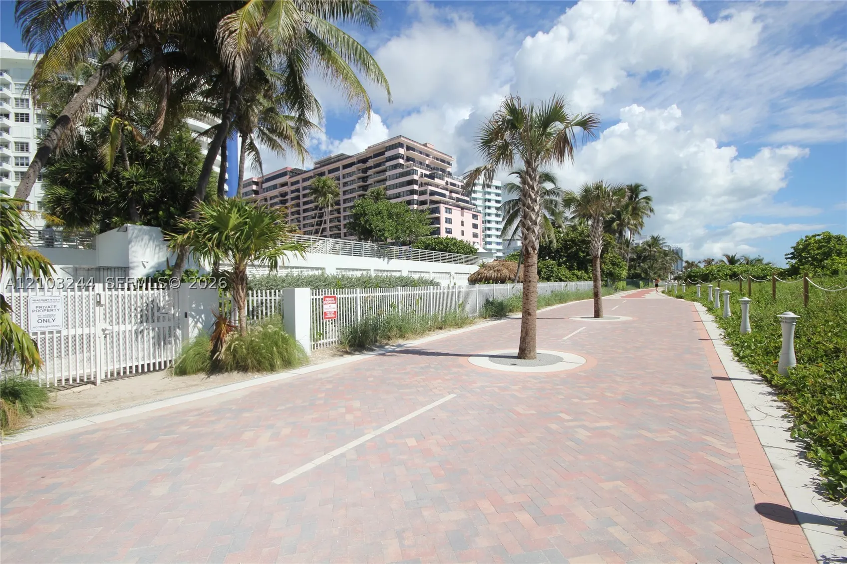 5161 Collins Ave #711