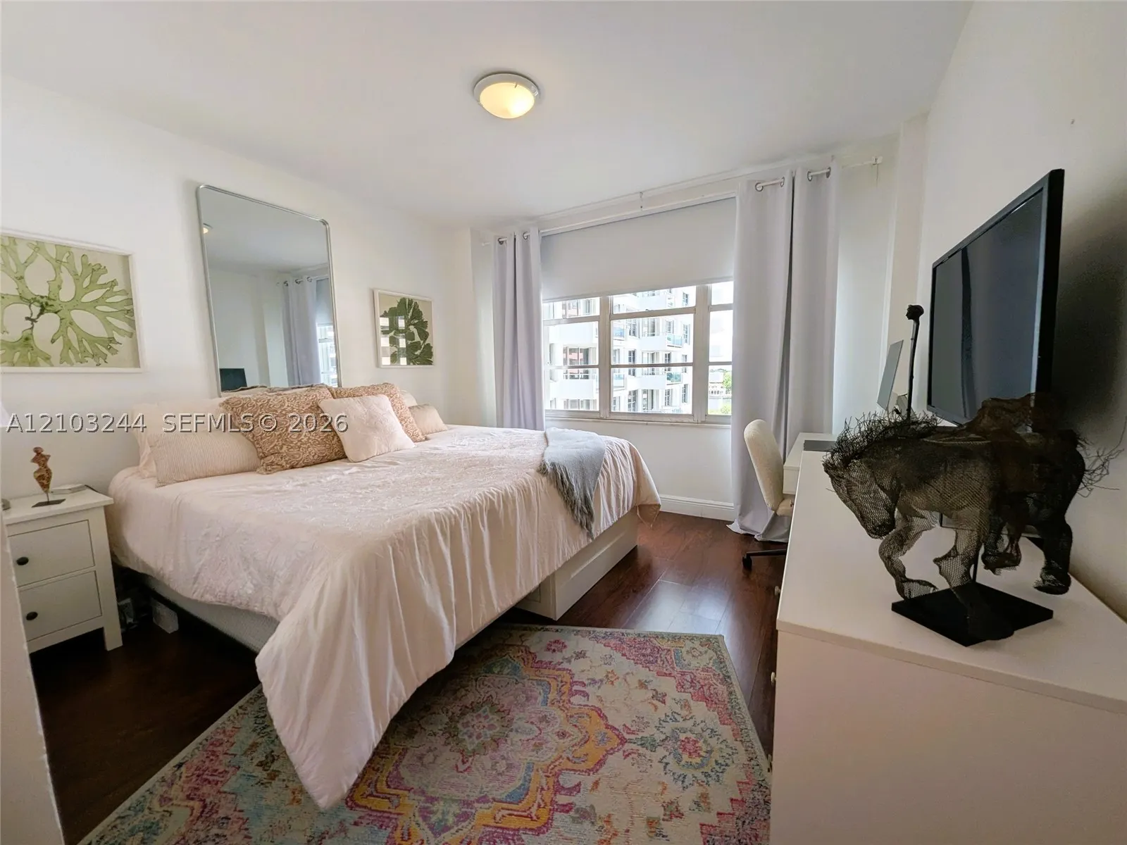 5161 Collins Ave #711