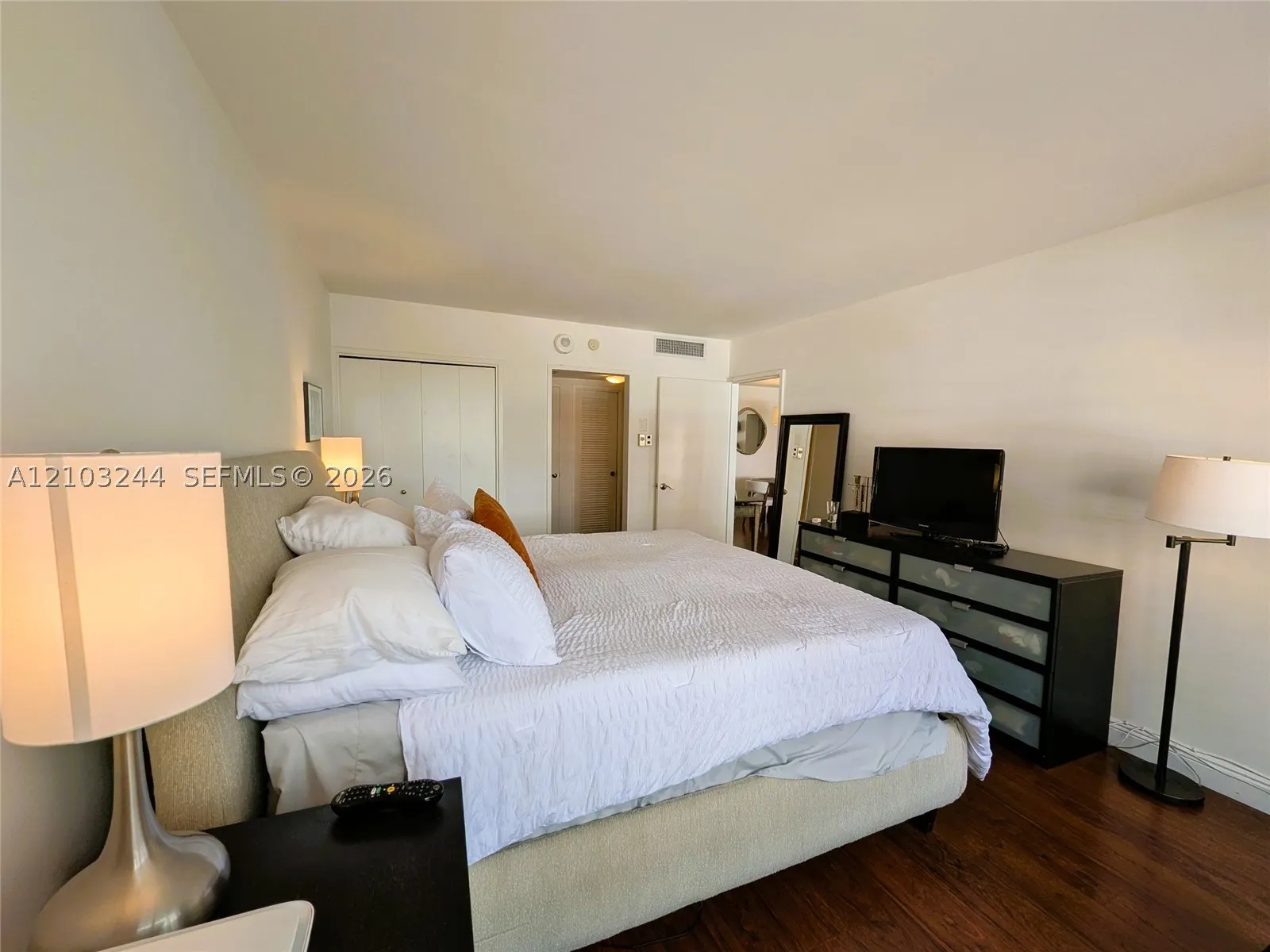 5161 Collins Ave #711