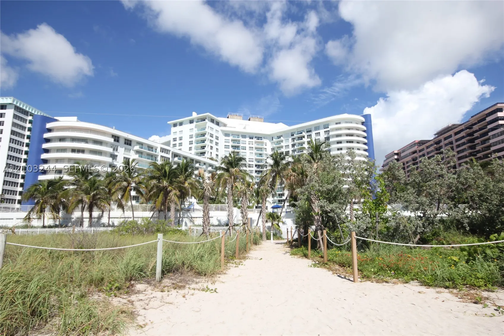 5161 Collins Ave #711