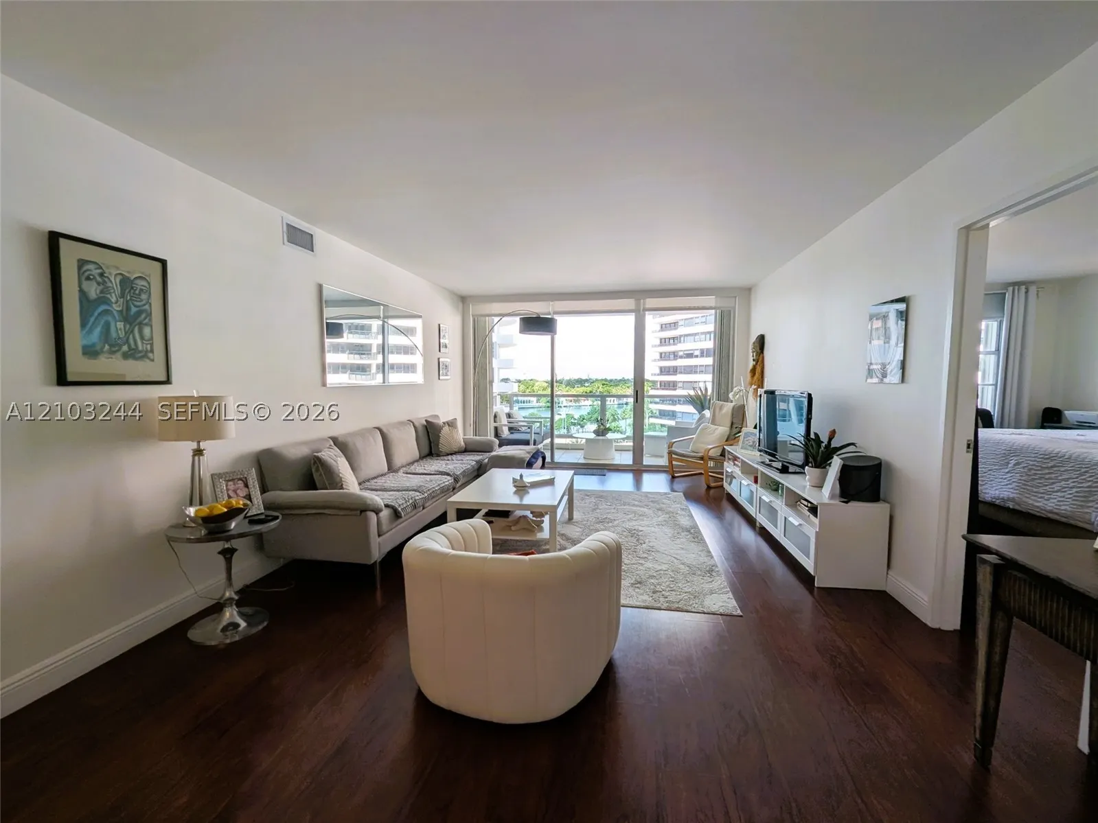 5161 Collins Ave #711