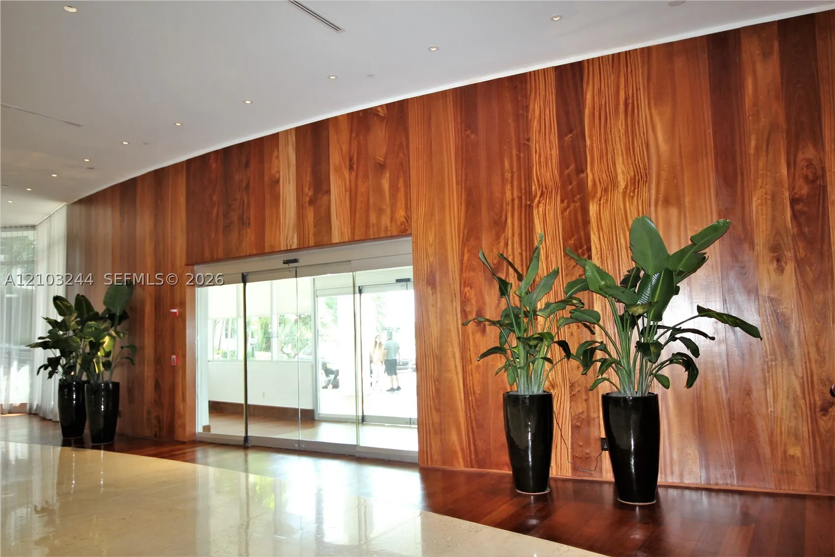 5161 Collins Ave #711