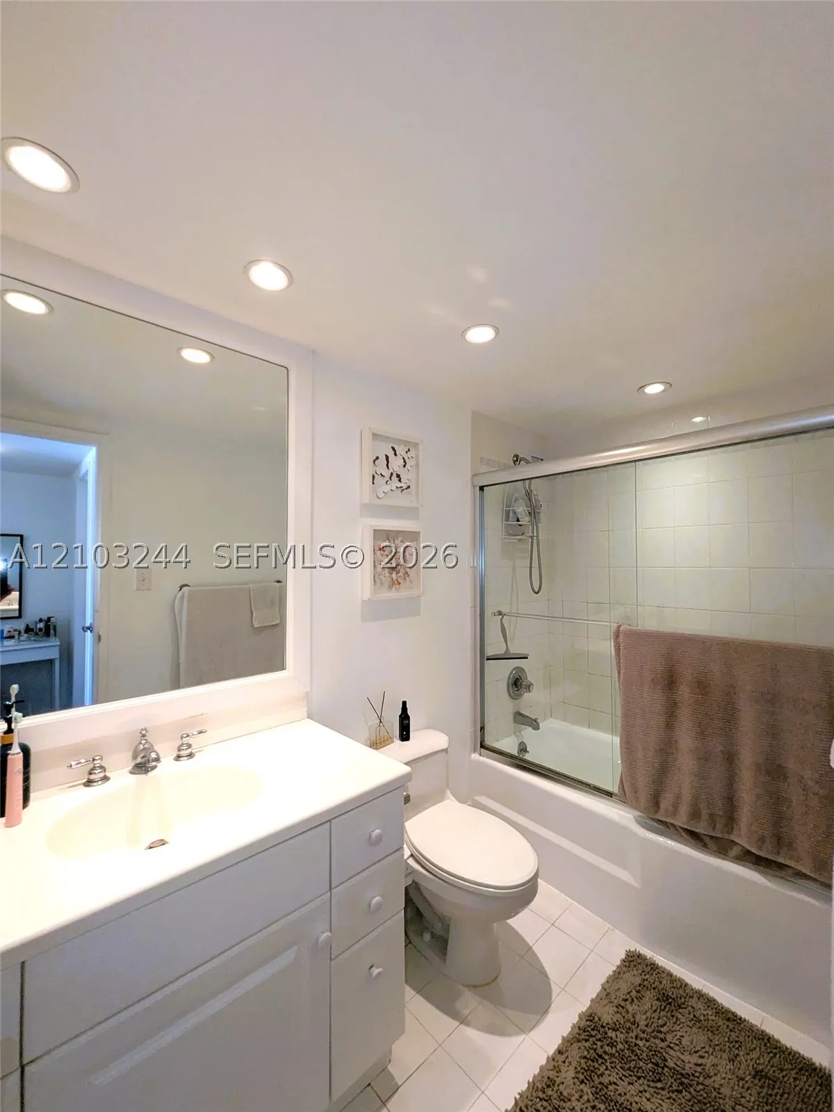 5161 Collins Ave #711