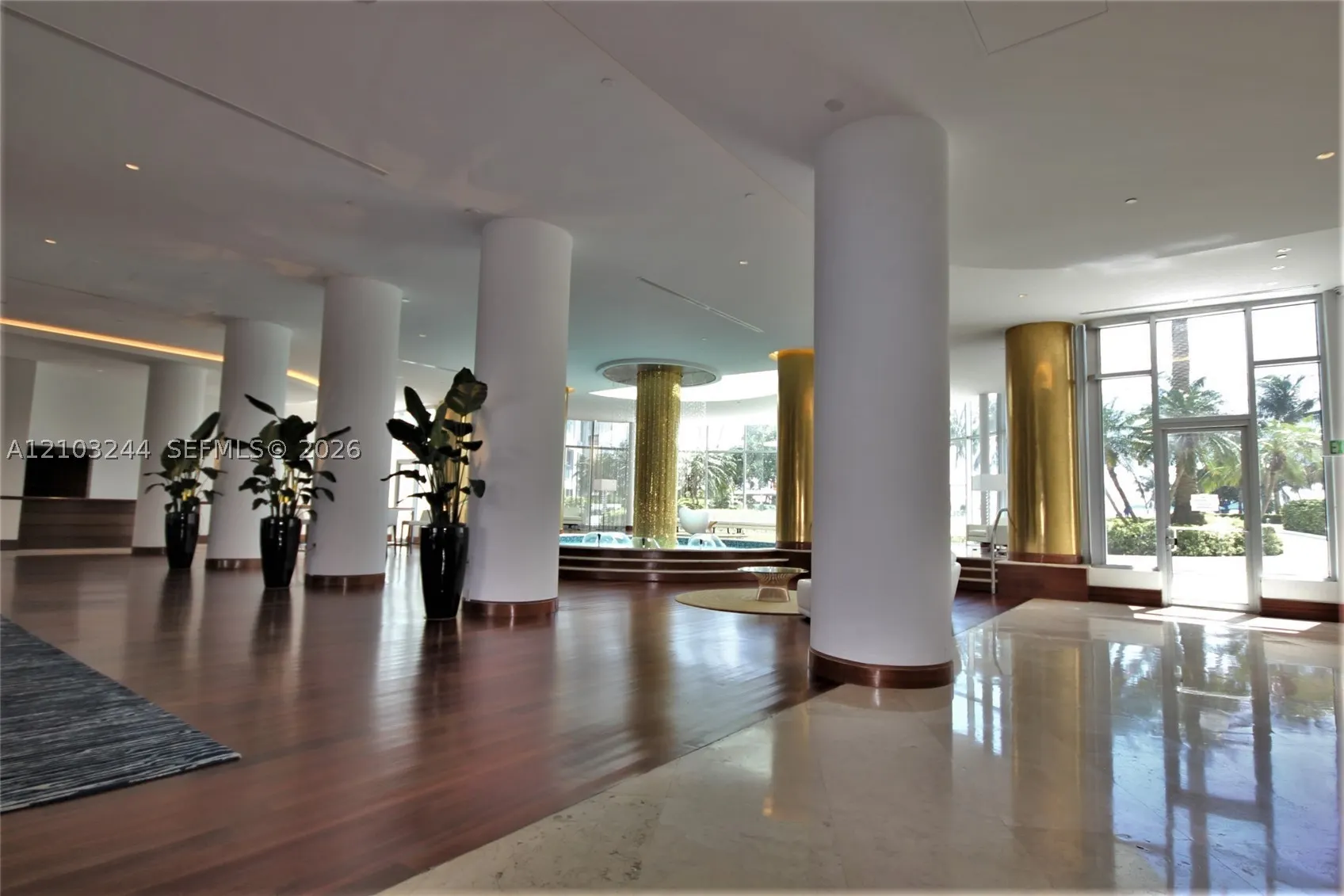 5161 Collins Ave #711
