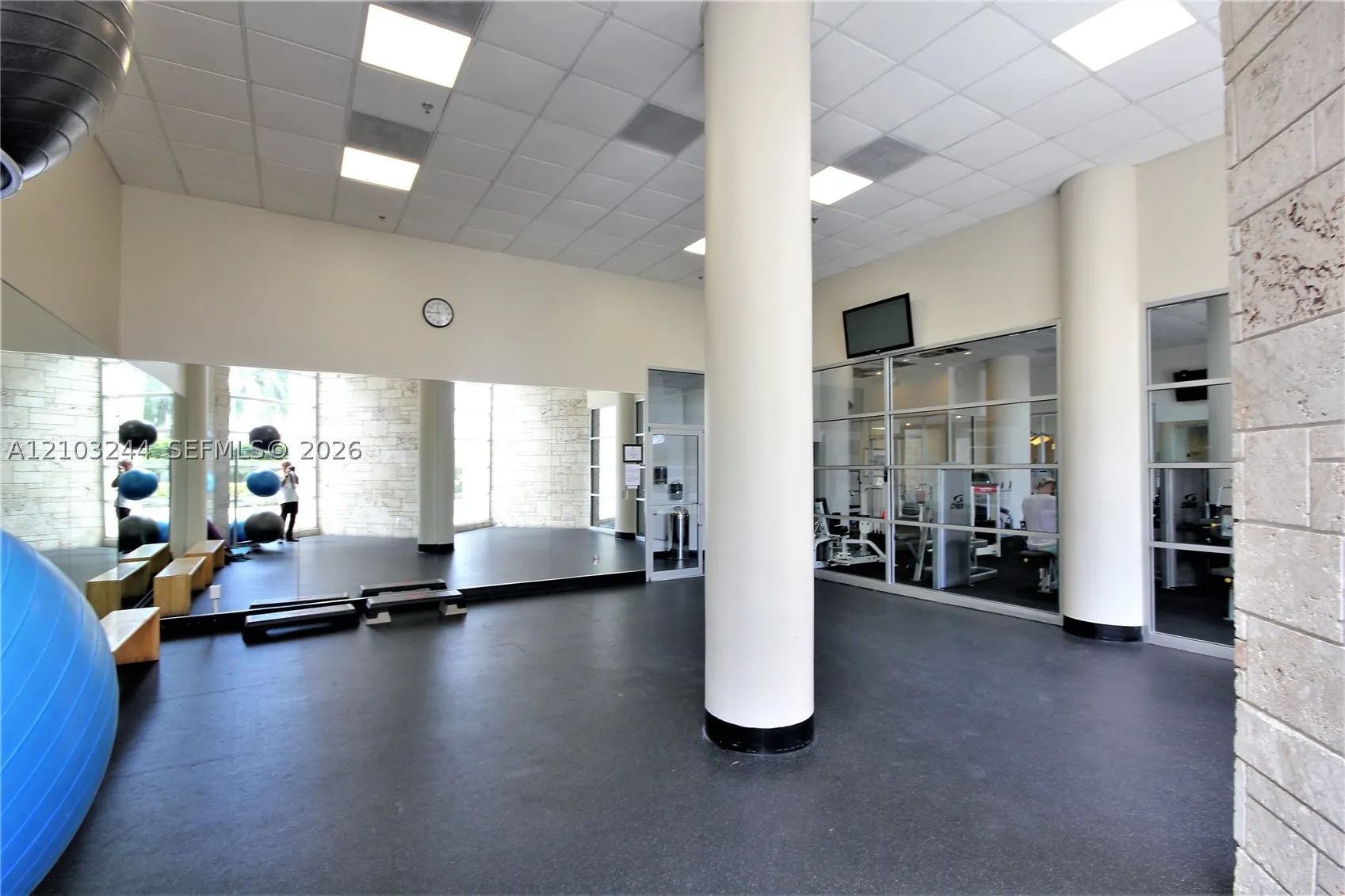 5161 Collins Ave #711