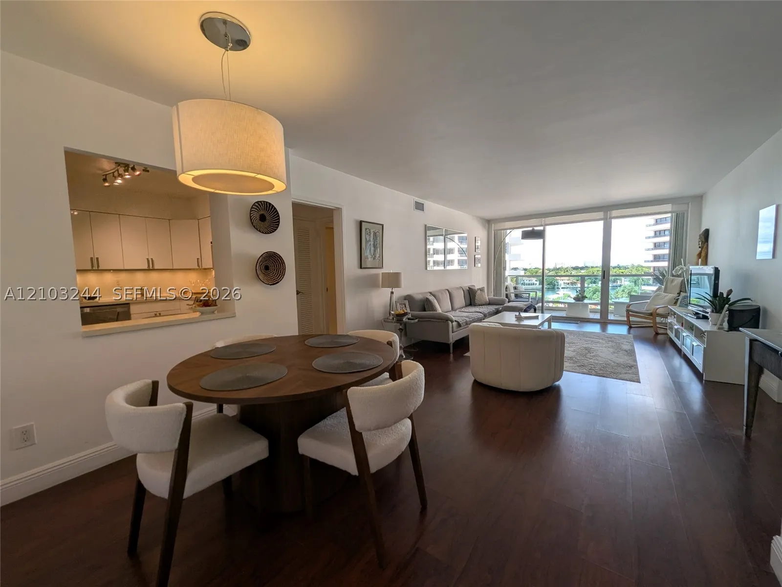 5161 Collins Ave #711