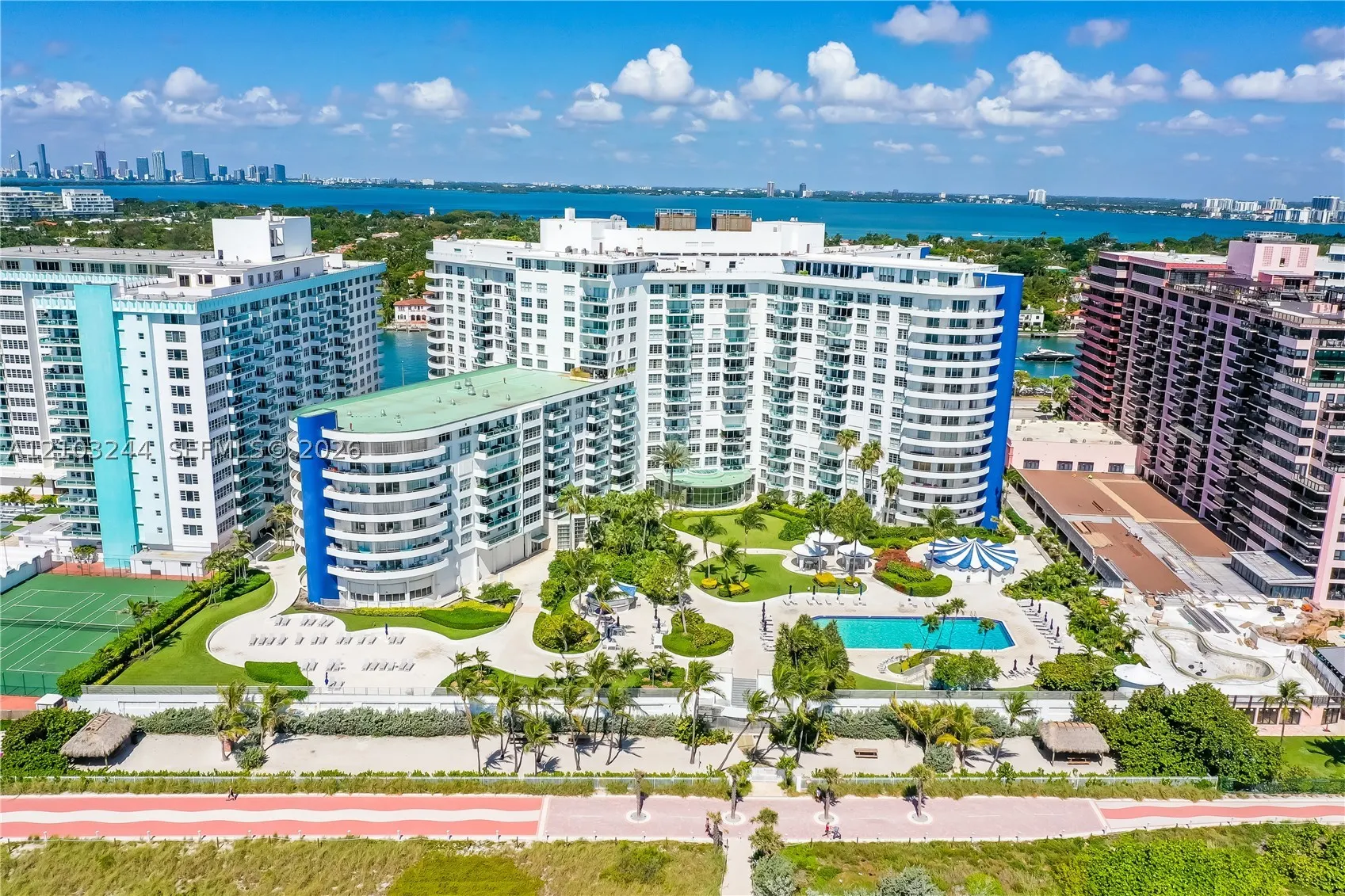 5161 Collins Ave #711
