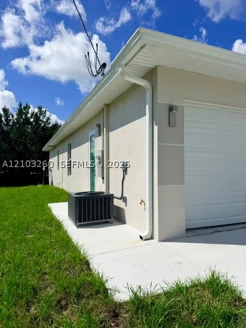 744 LONG DISTANCE LN