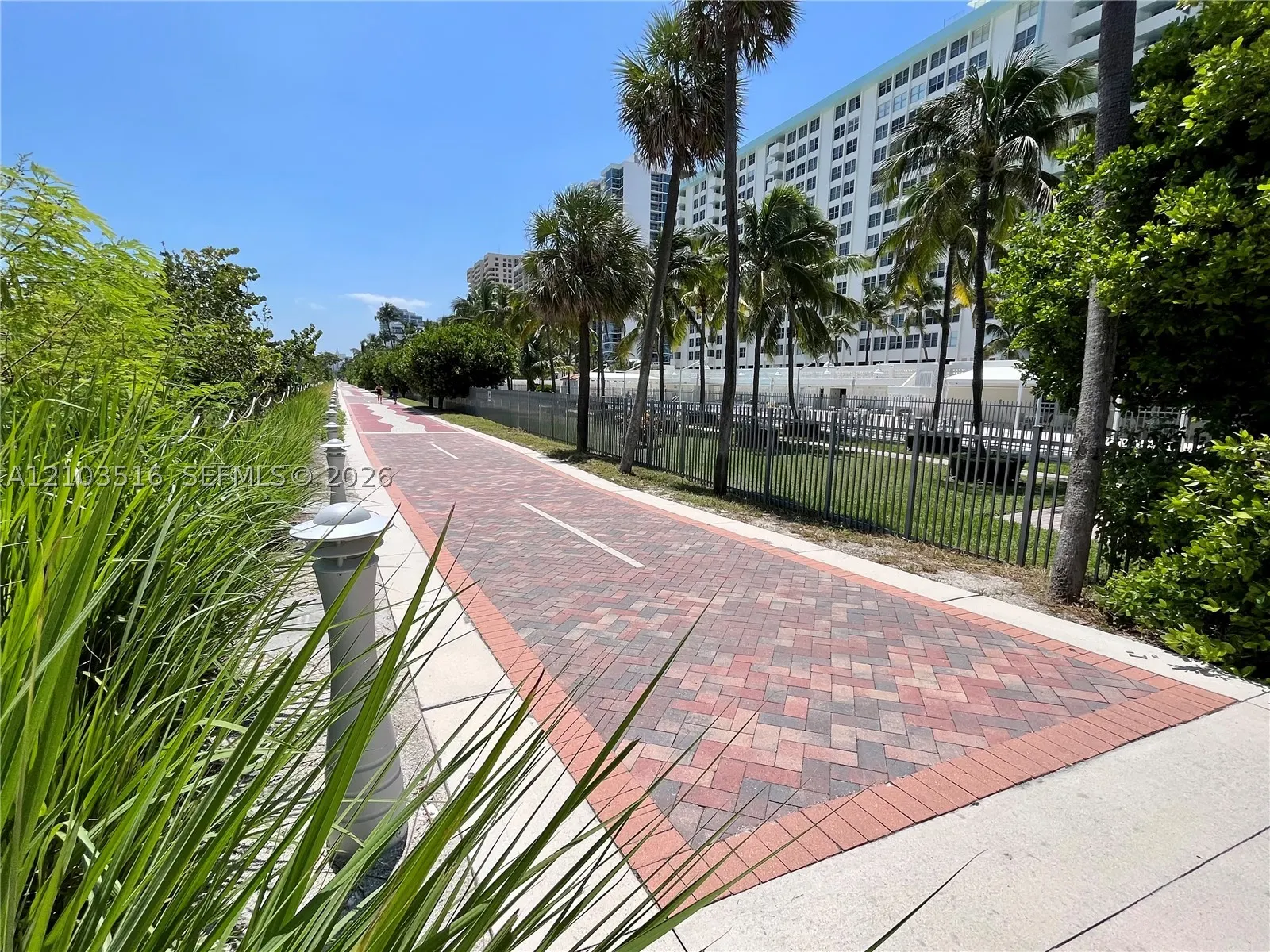 2899 Collins Ave #931