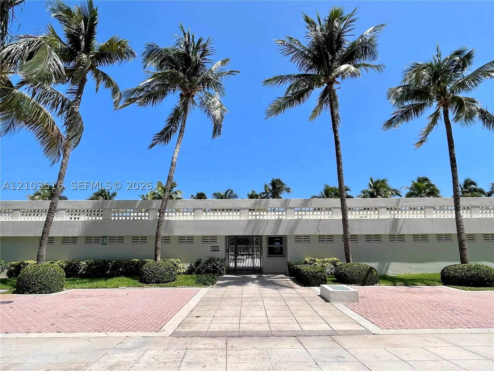 2899 Collins Ave #931