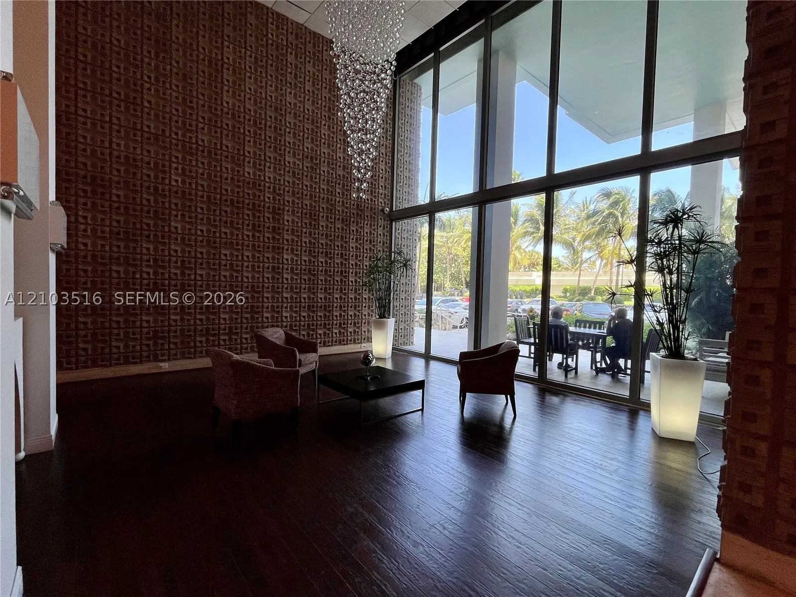 2899 Collins Ave #931