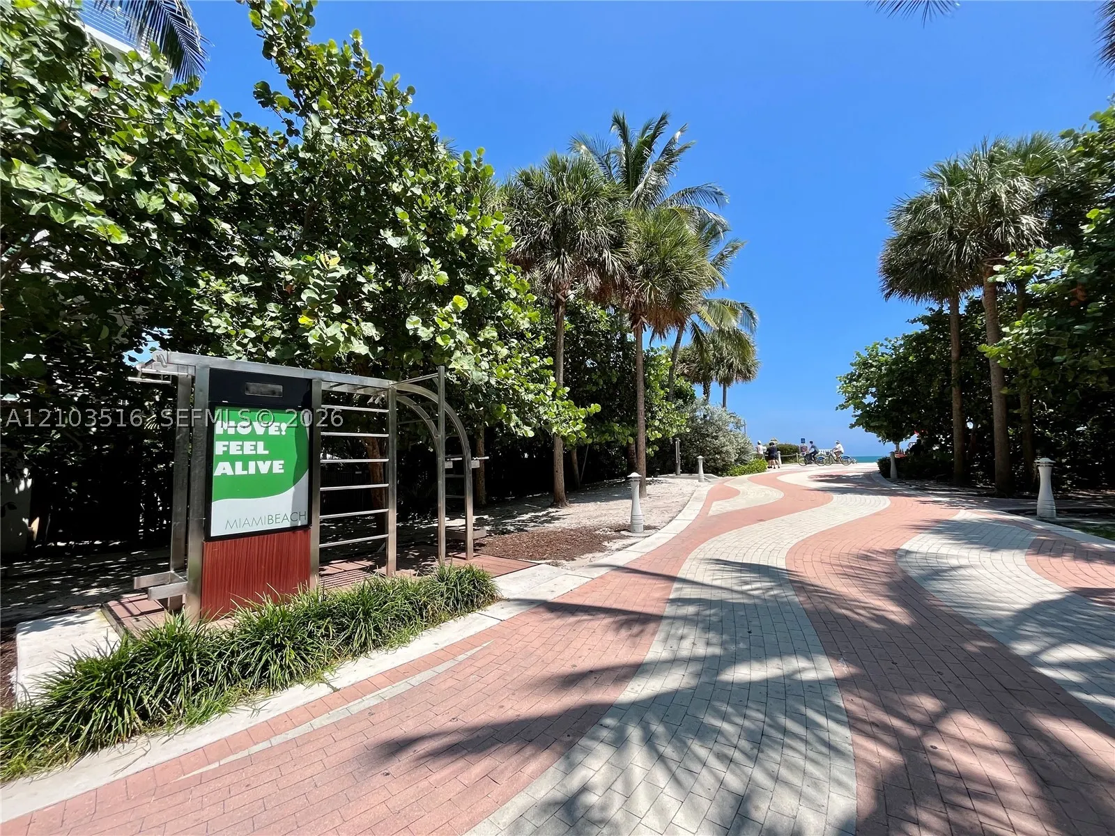 2899 Collins Ave #931