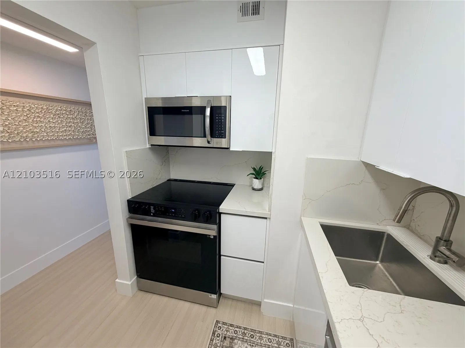 2899 Collins Ave #931