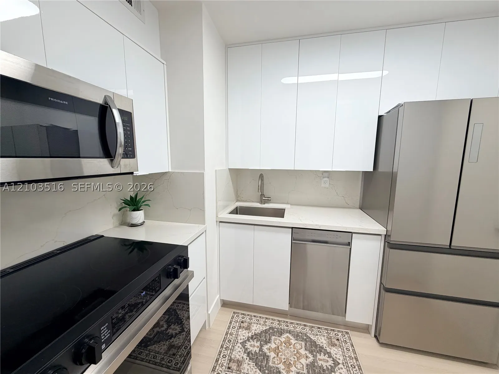 2899 Collins Ave #931