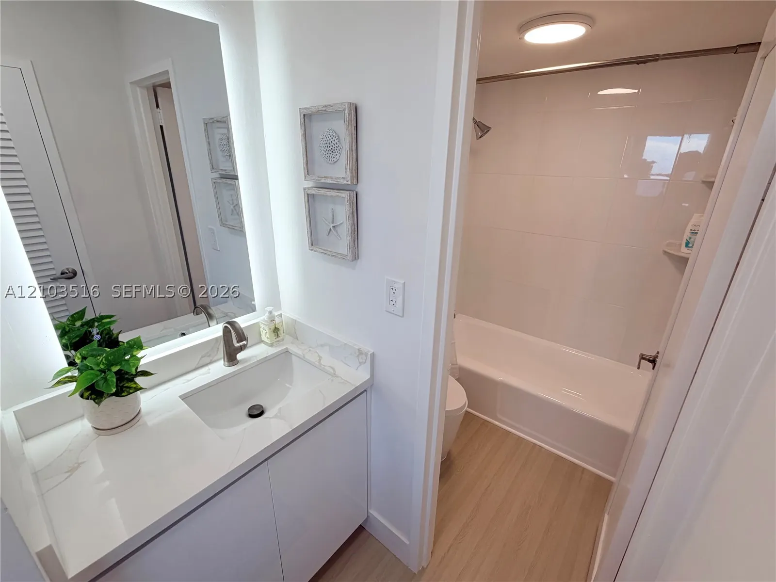 2899 Collins Ave #931