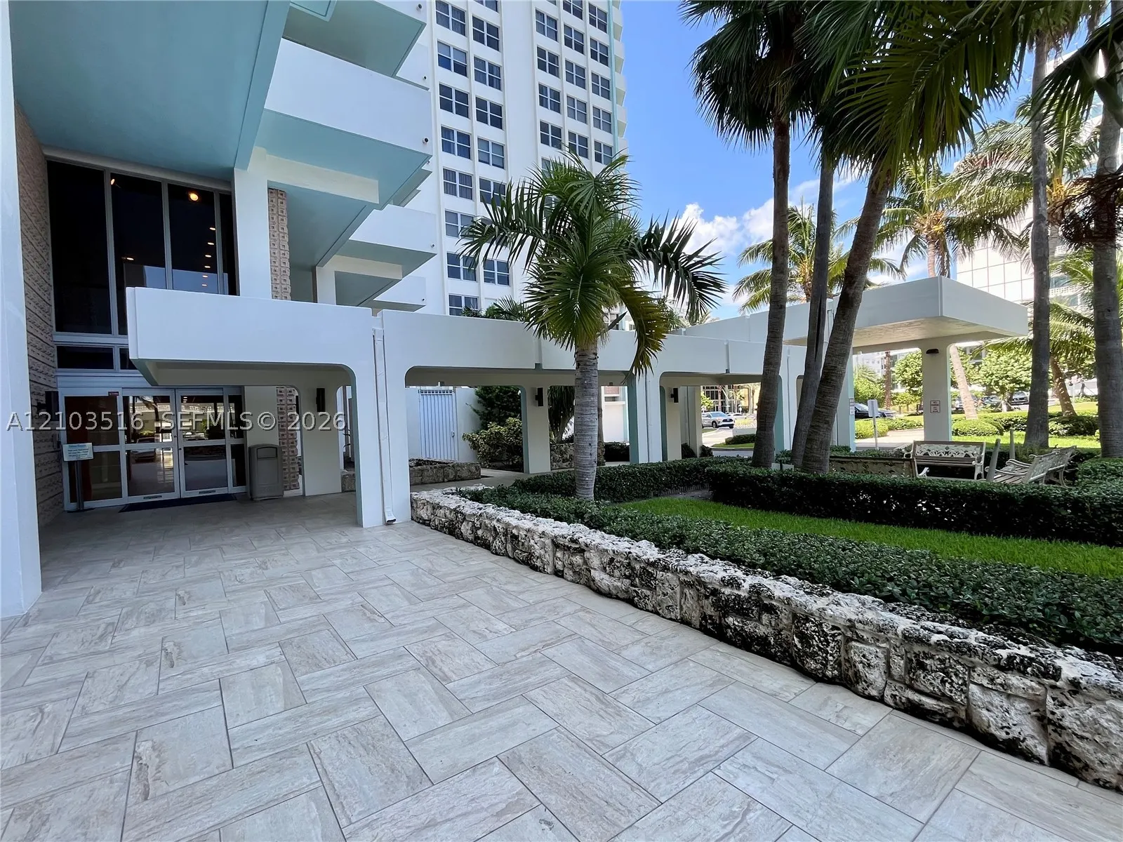 2899 Collins Ave #931