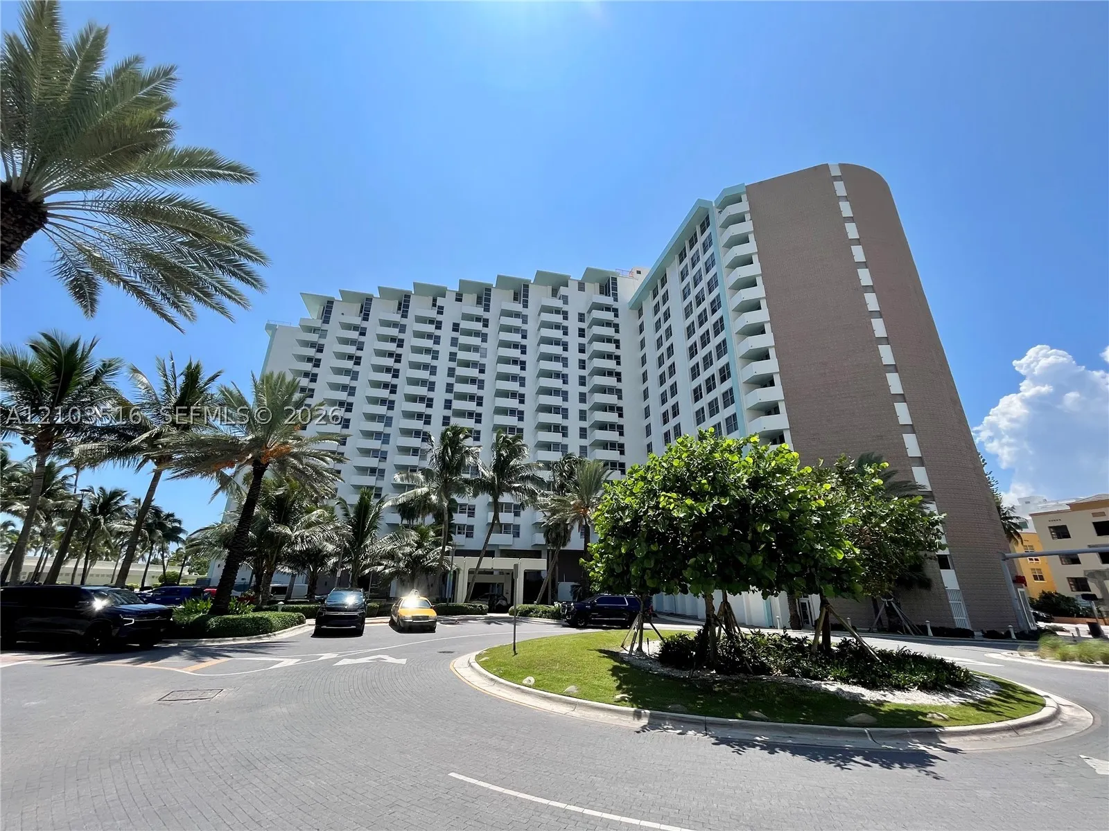 2899 Collins Ave #931