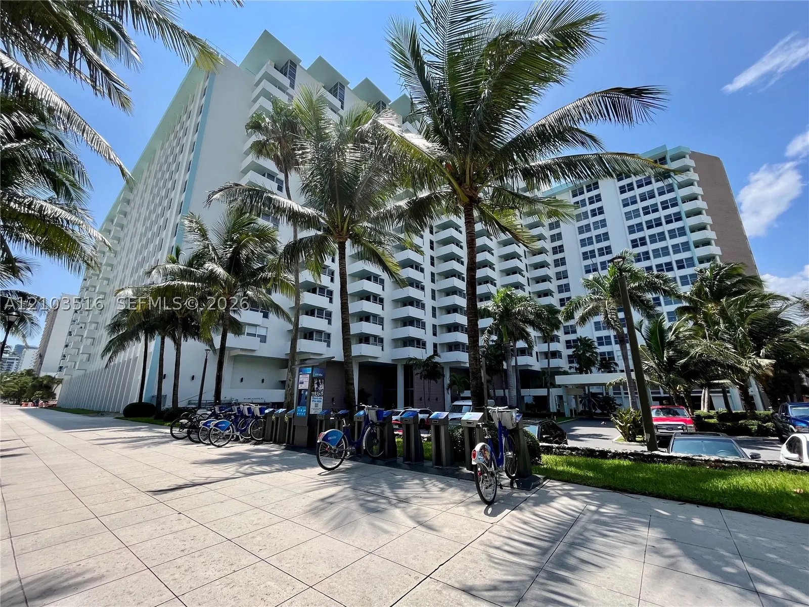 2899 Collins Ave #931