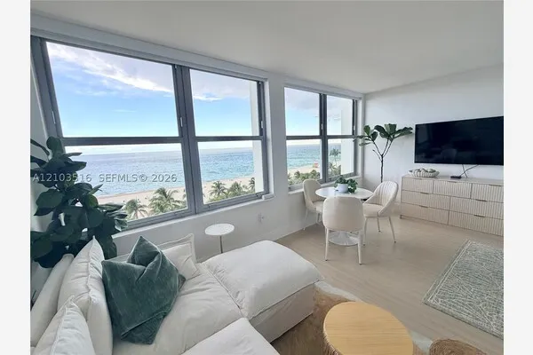 2899 Collins Ave #931