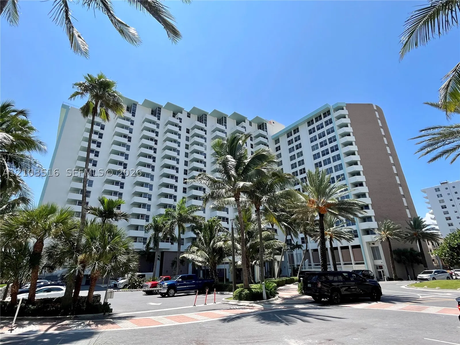 2899 Collins Ave #931