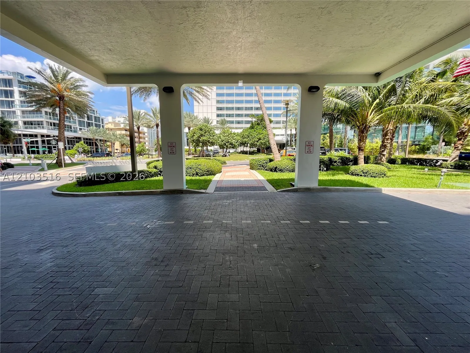 2899 Collins Ave #931