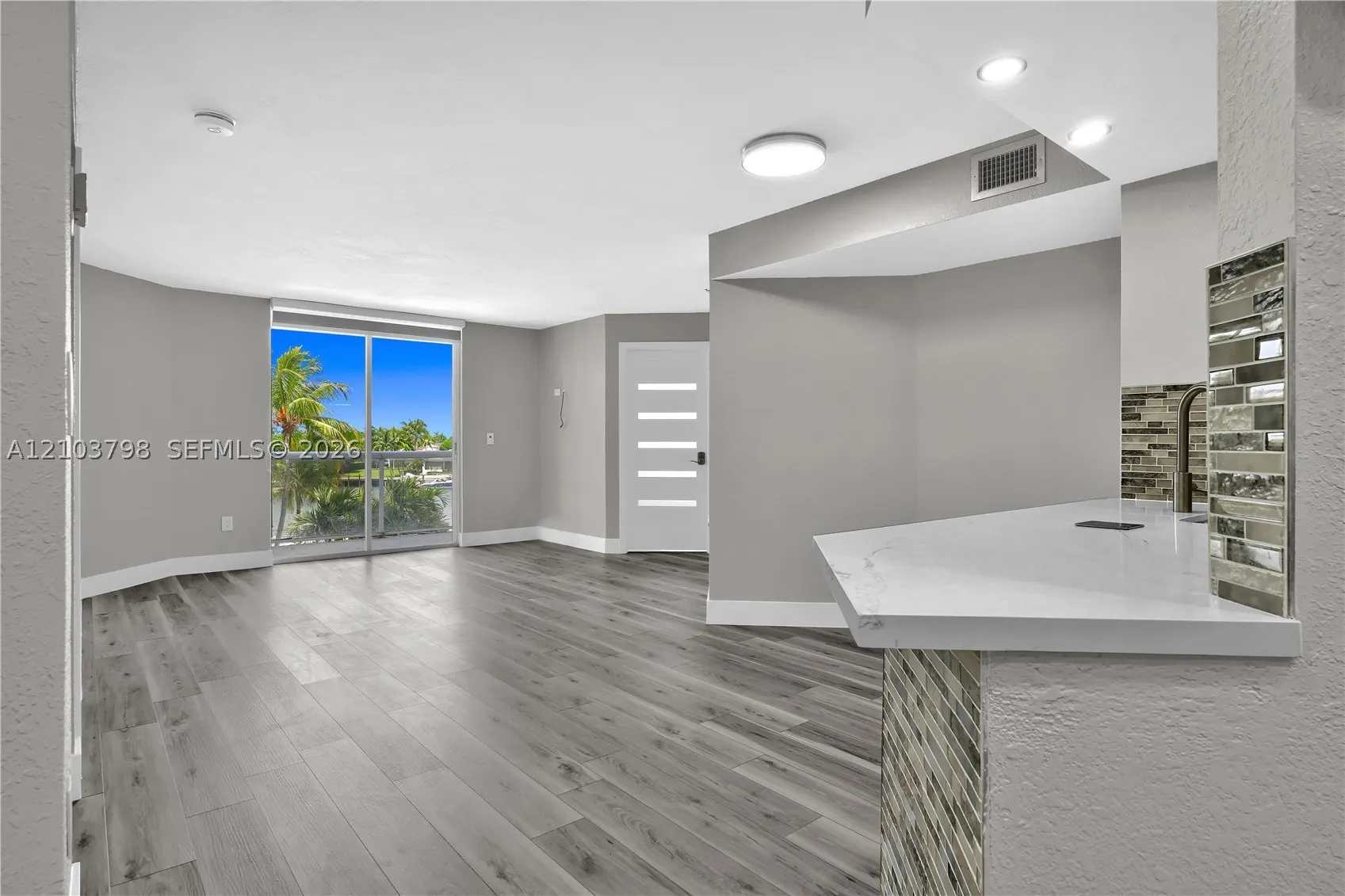 5880 Collins Ave #403