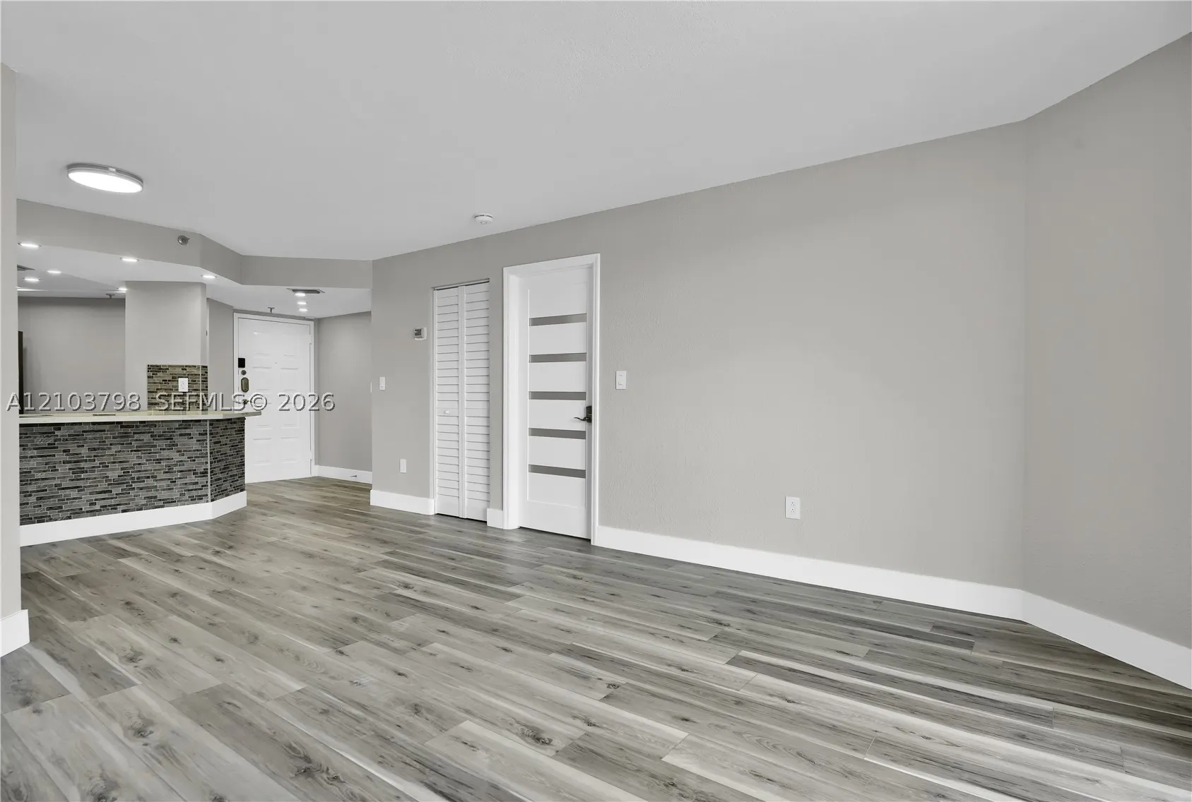 5880 Collins Ave #403