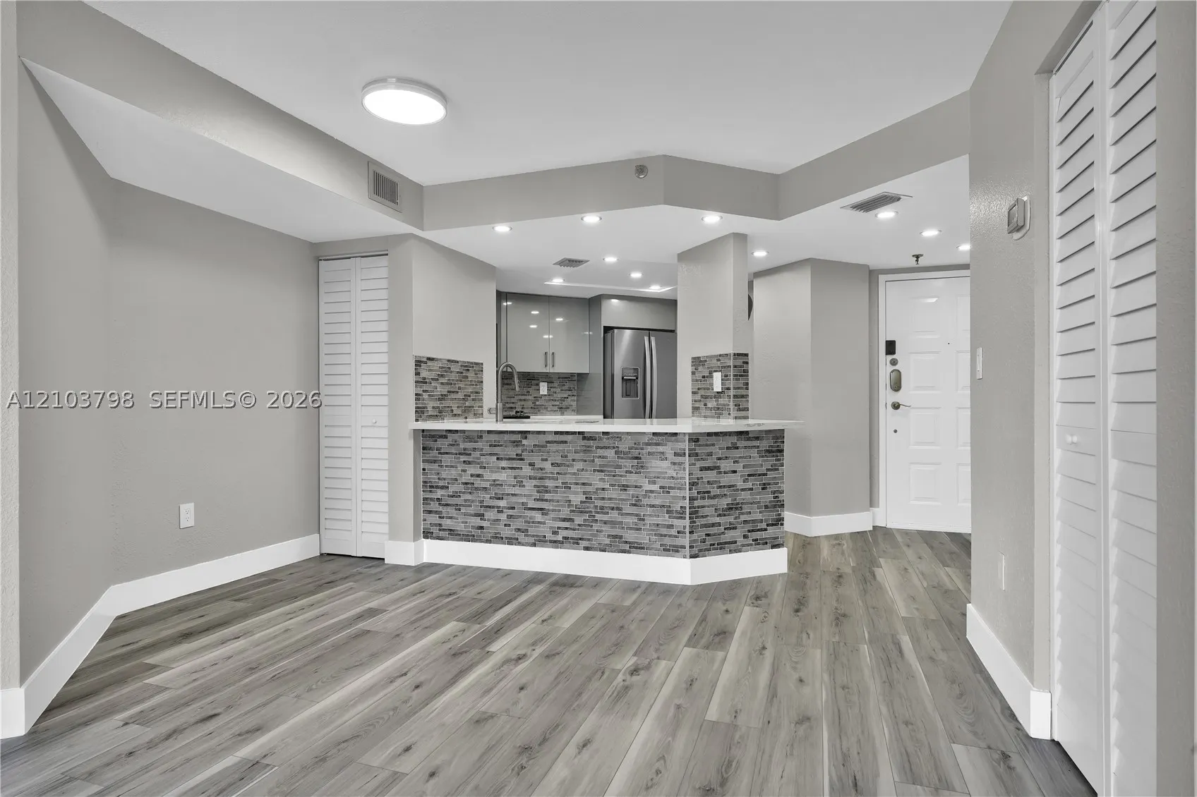5880 Collins Ave #403