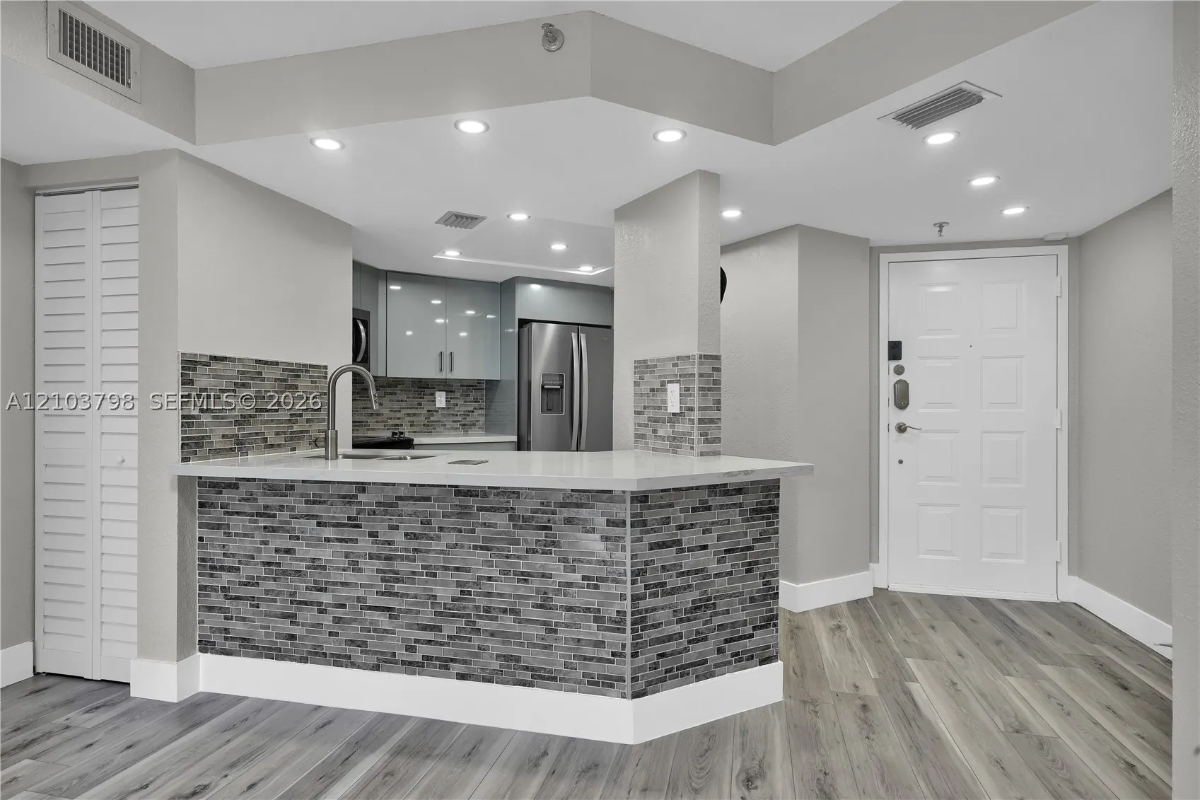 5880 Collins Ave #403