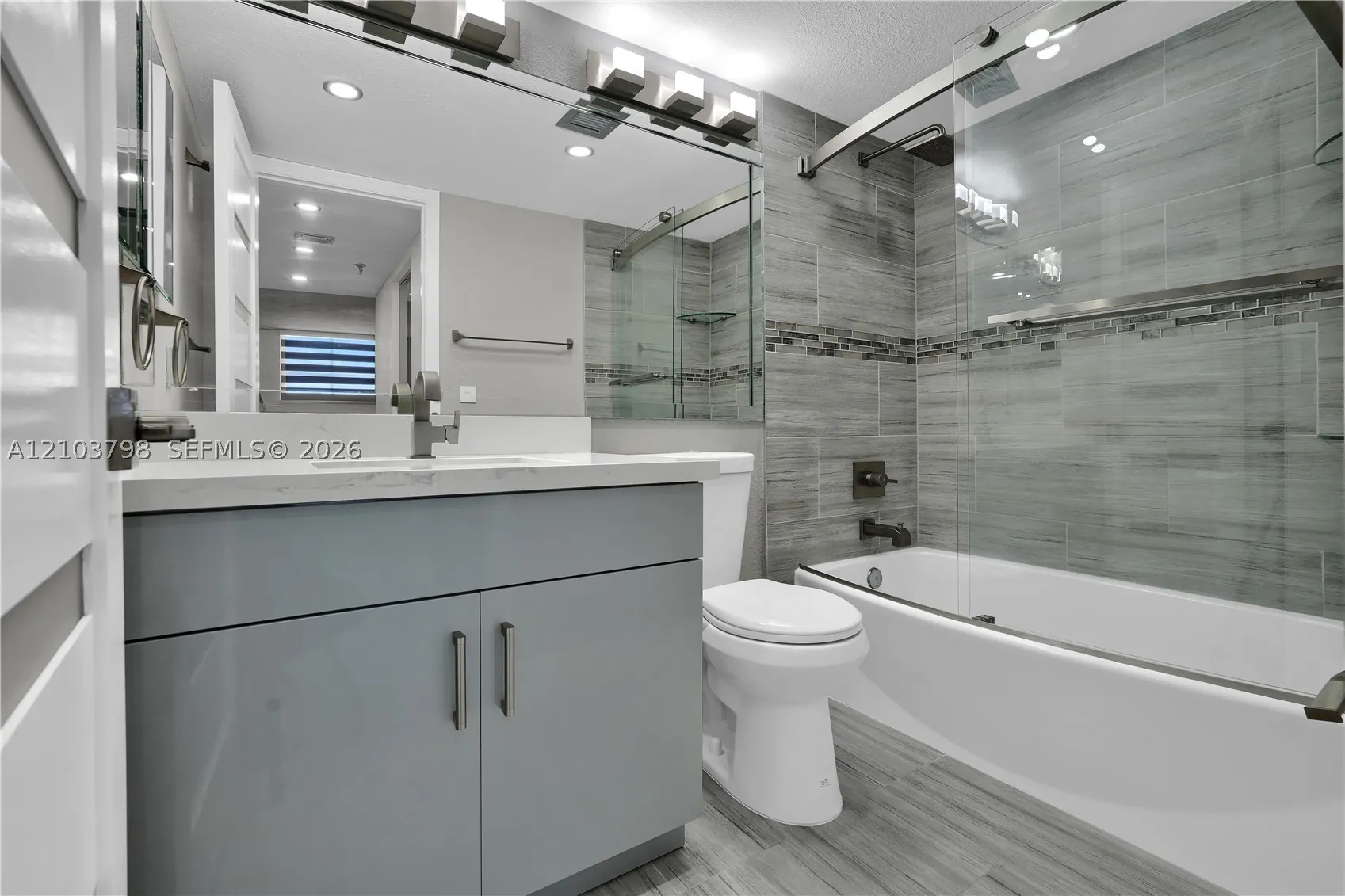 5880 Collins Ave #403