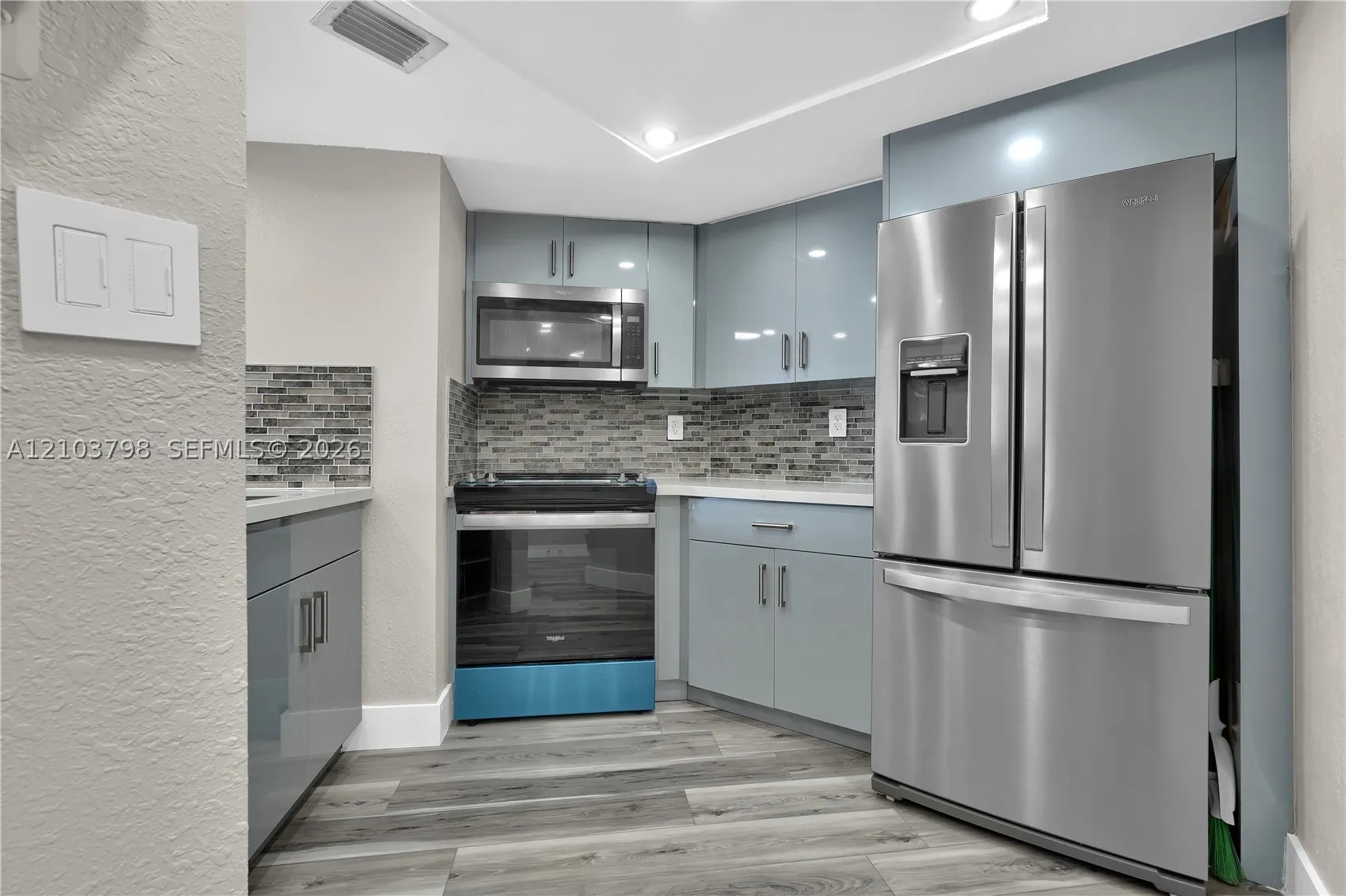 5880 Collins Ave #403