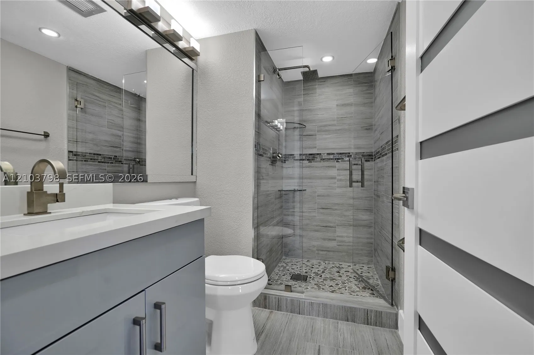 5880 Collins Ave #403