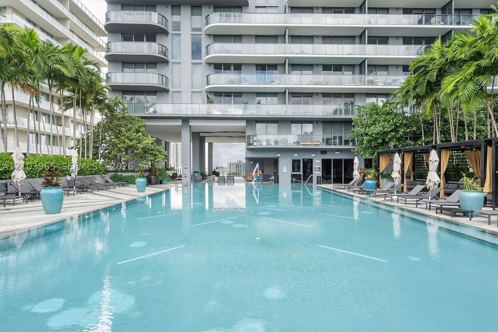 121 NE 34th St #2904