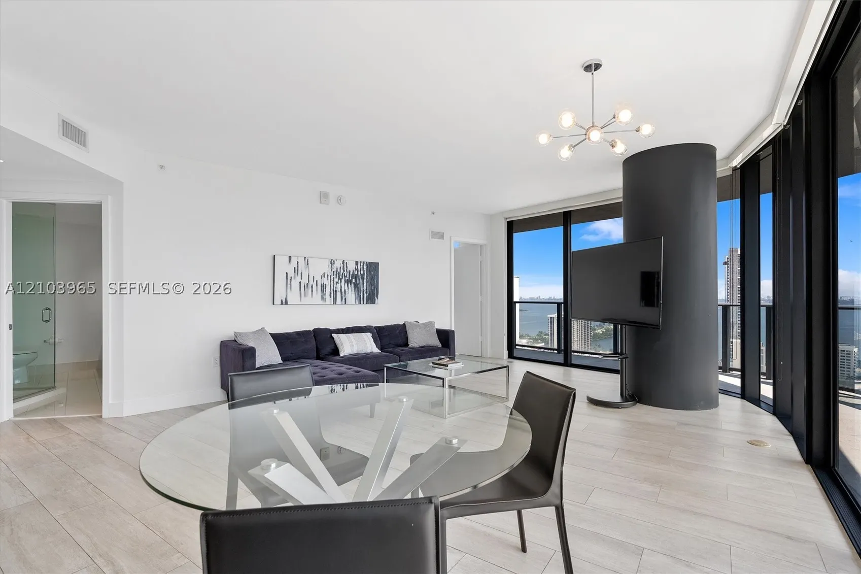 121 NE 34th St #2904