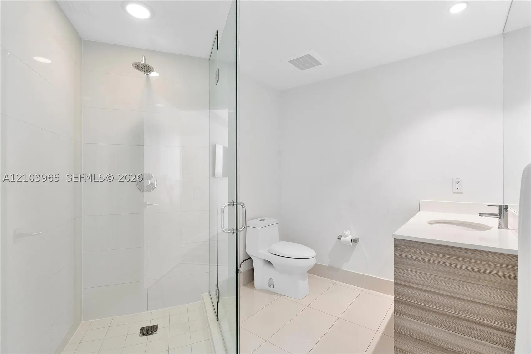 121 NE 34th St #2904