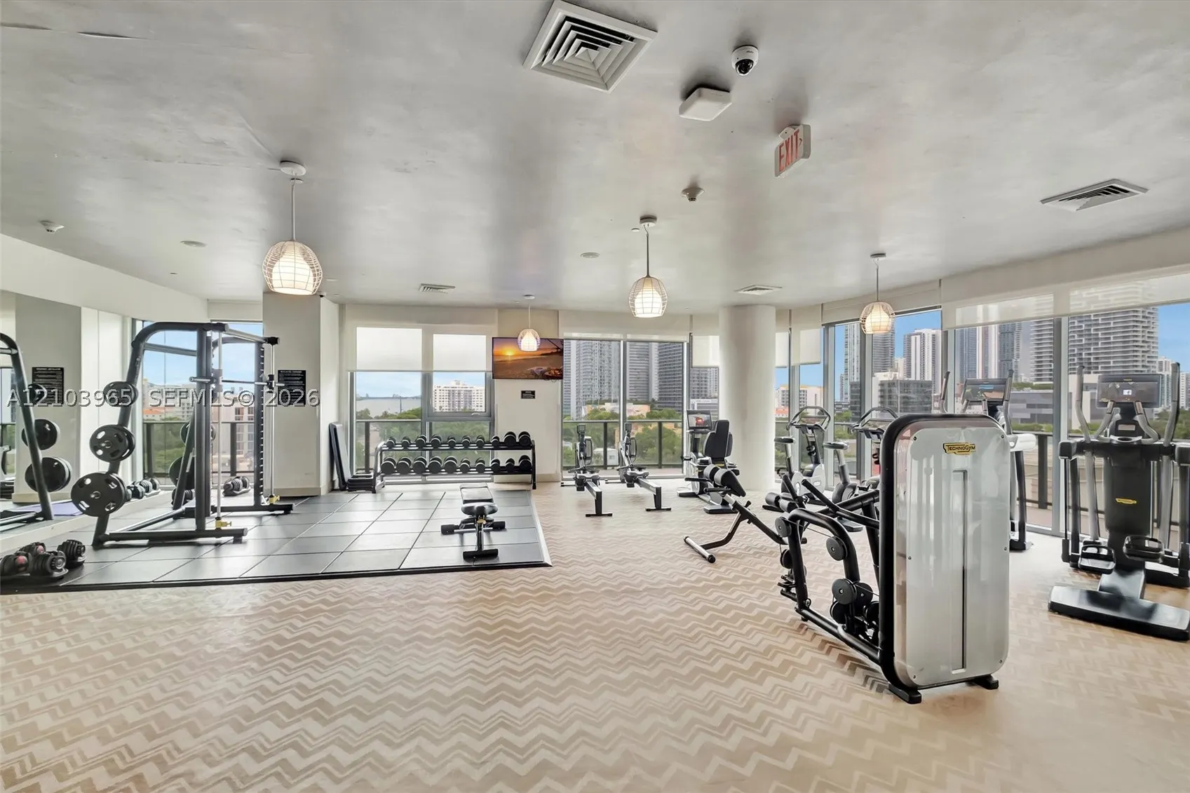 121 NE 34th St #2904