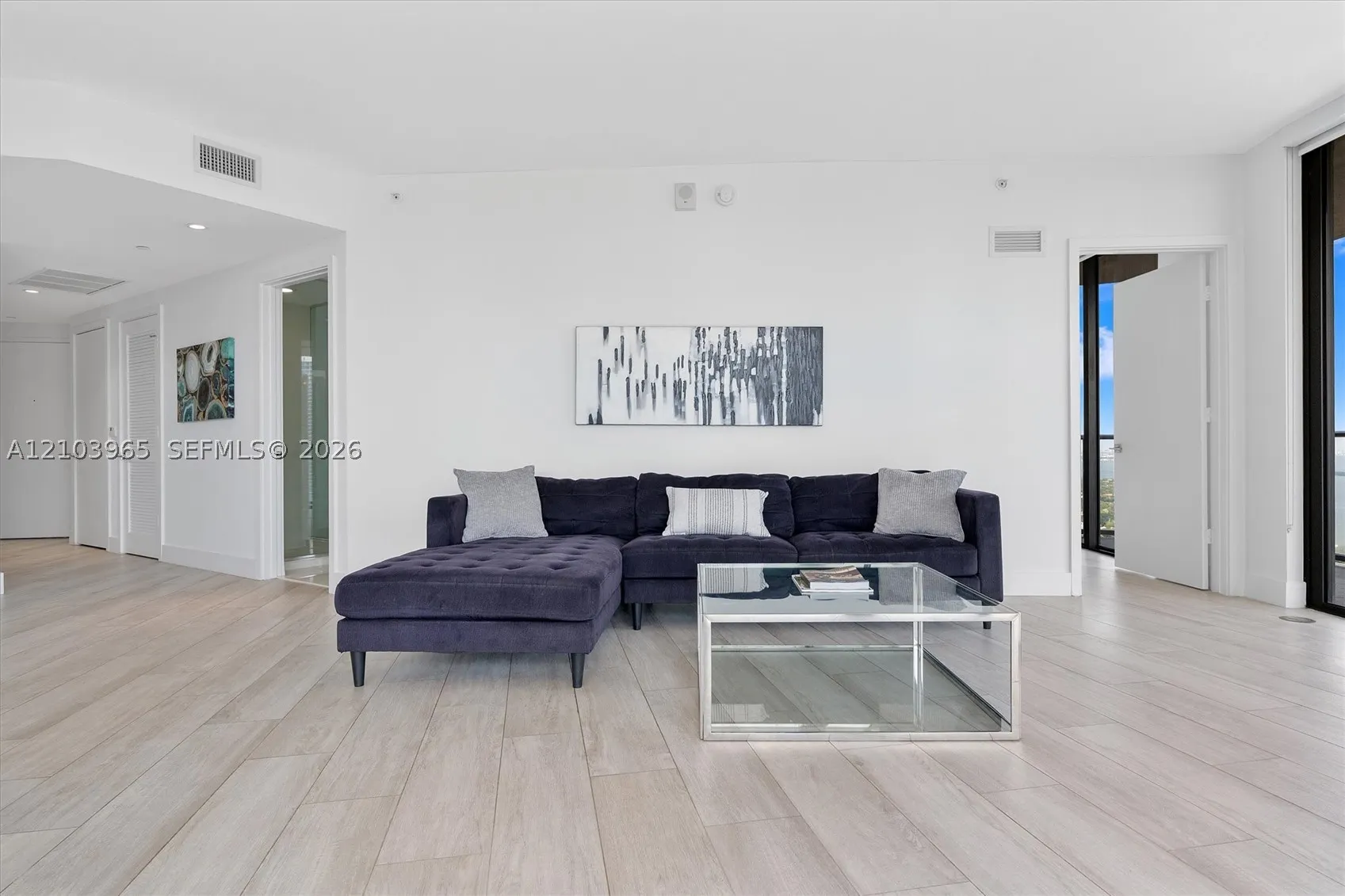 121 NE 34th St #2904