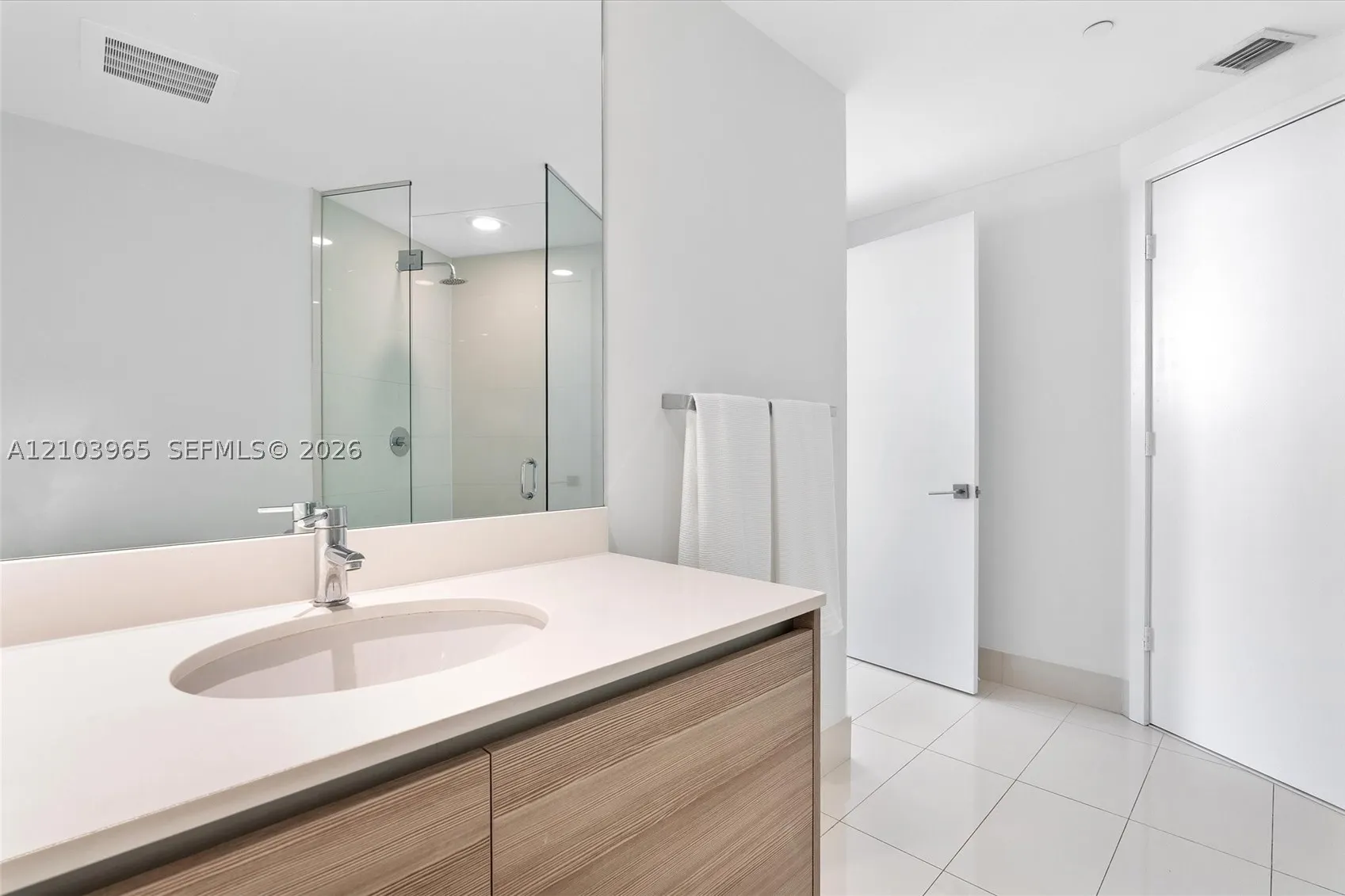 121 NE 34th St #2904