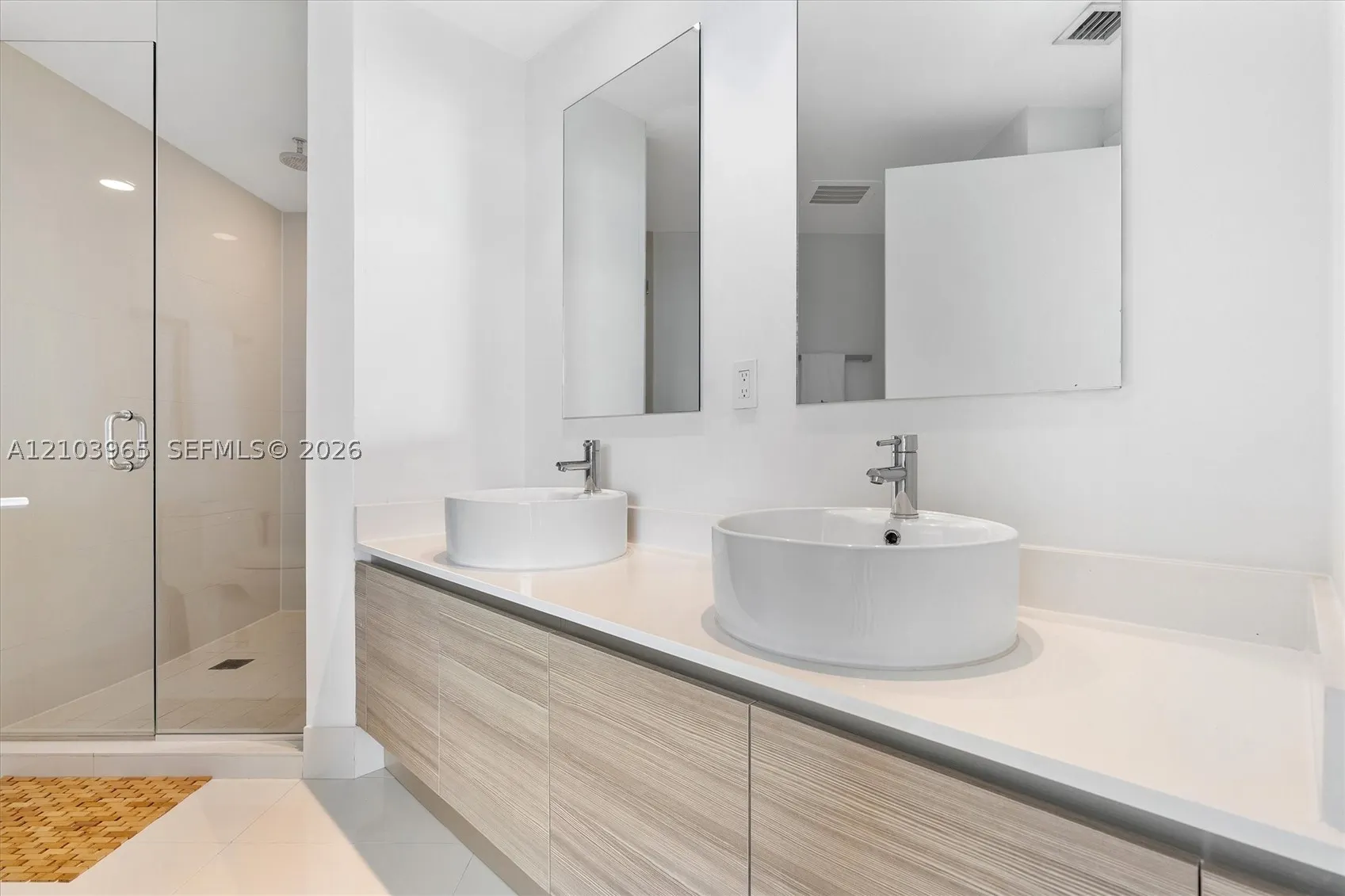 121 NE 34th St #2904