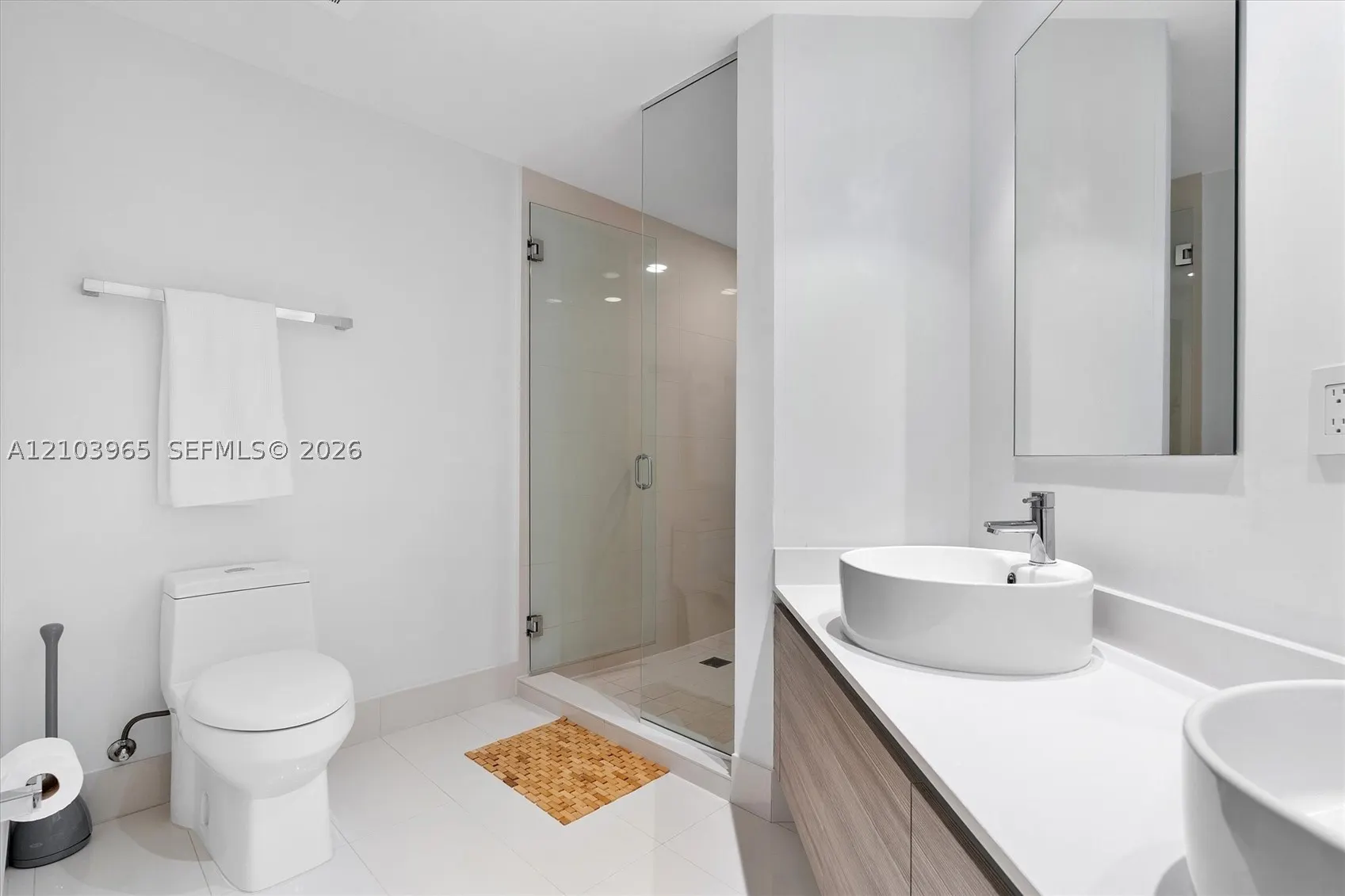 121 NE 34th St #2904