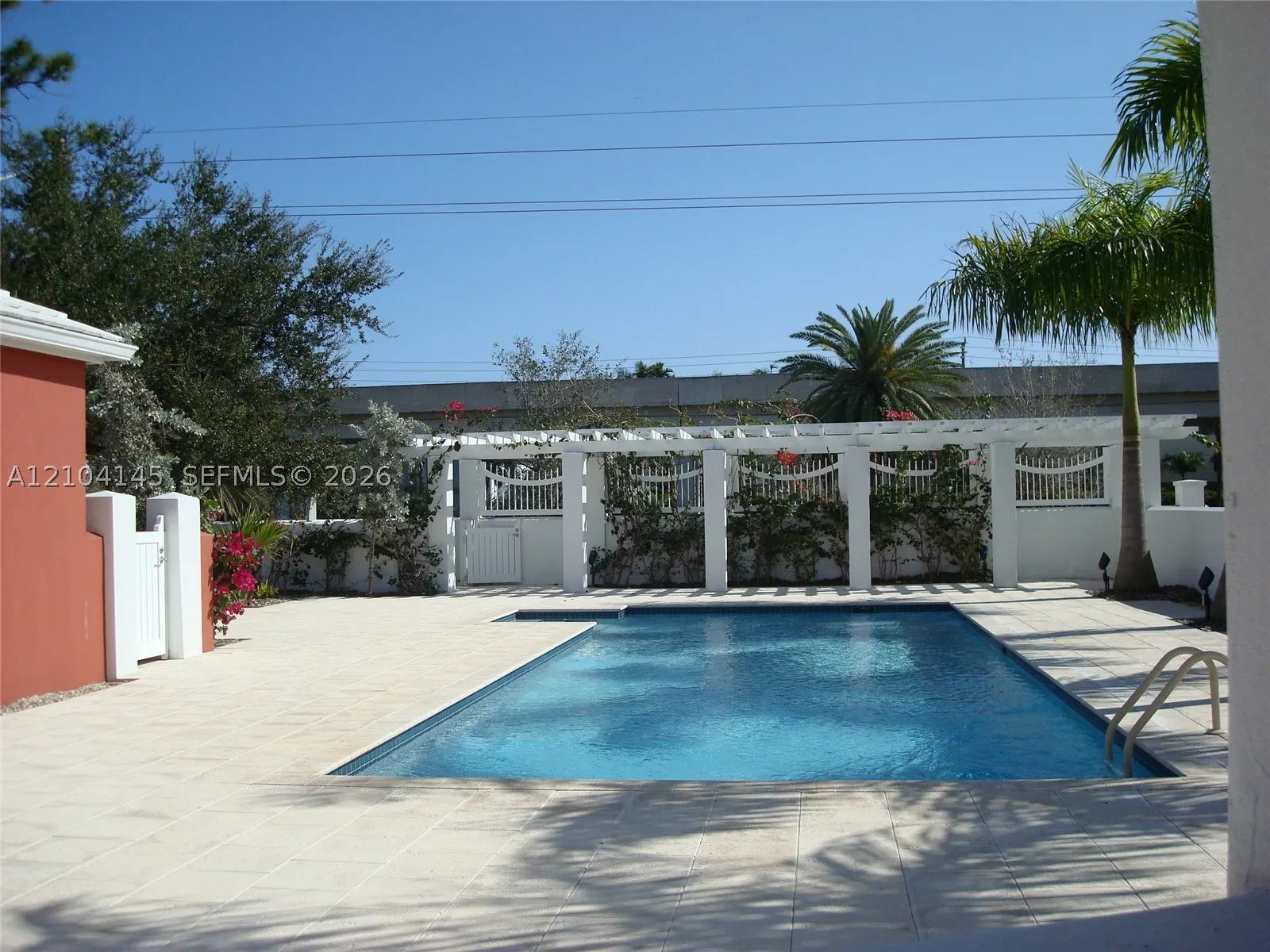 578 Loretto Ave #5