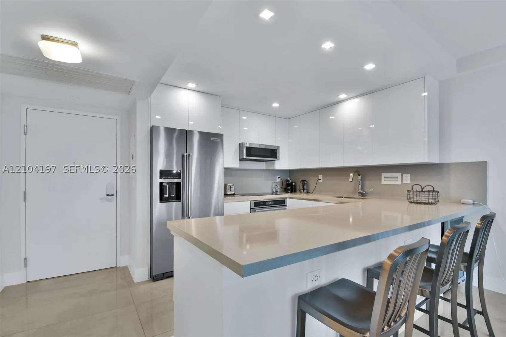 2301 Collins Ave #303