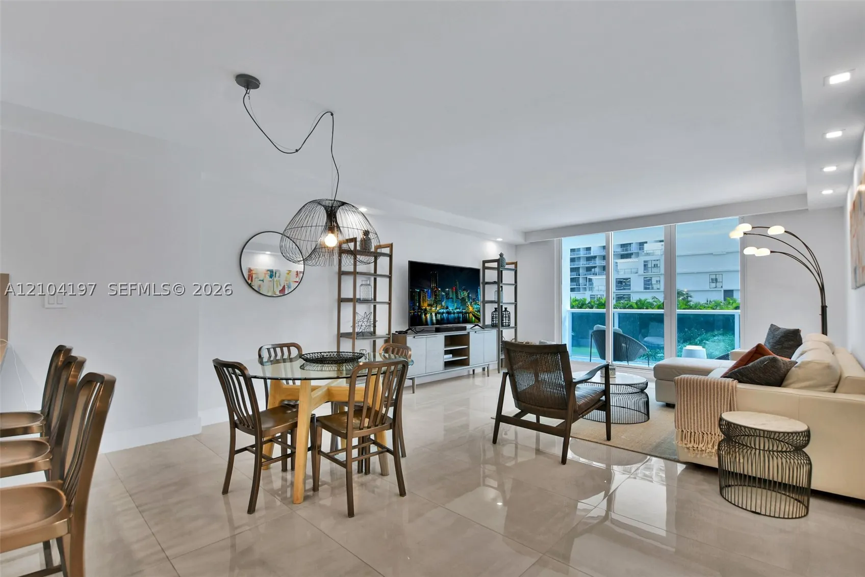 2301 Collins Ave #303