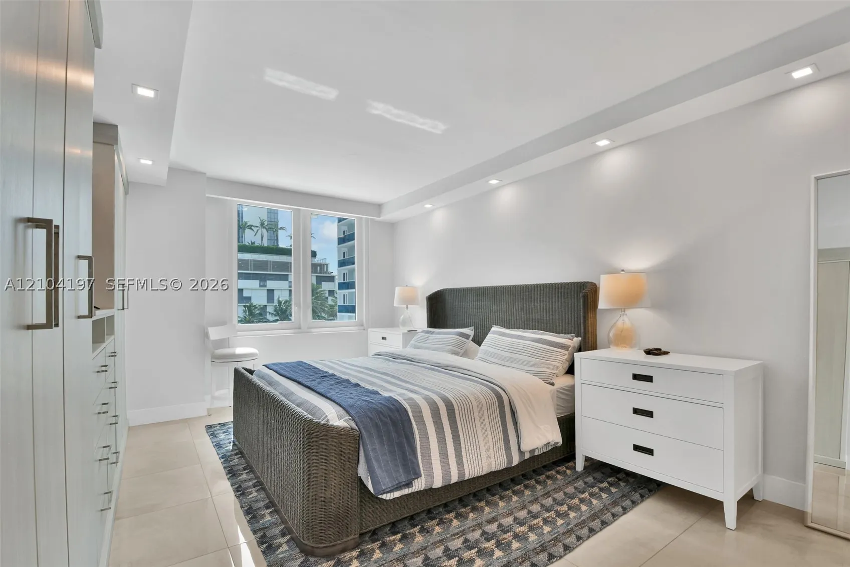 2301 Collins Ave #303
