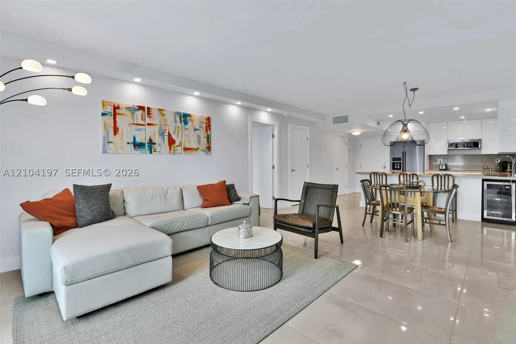 2301 Collins Ave #303